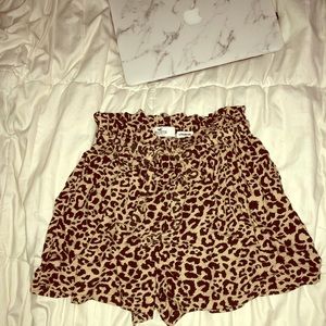 Hollister ultrahigh rise shorts loose fit! Size S